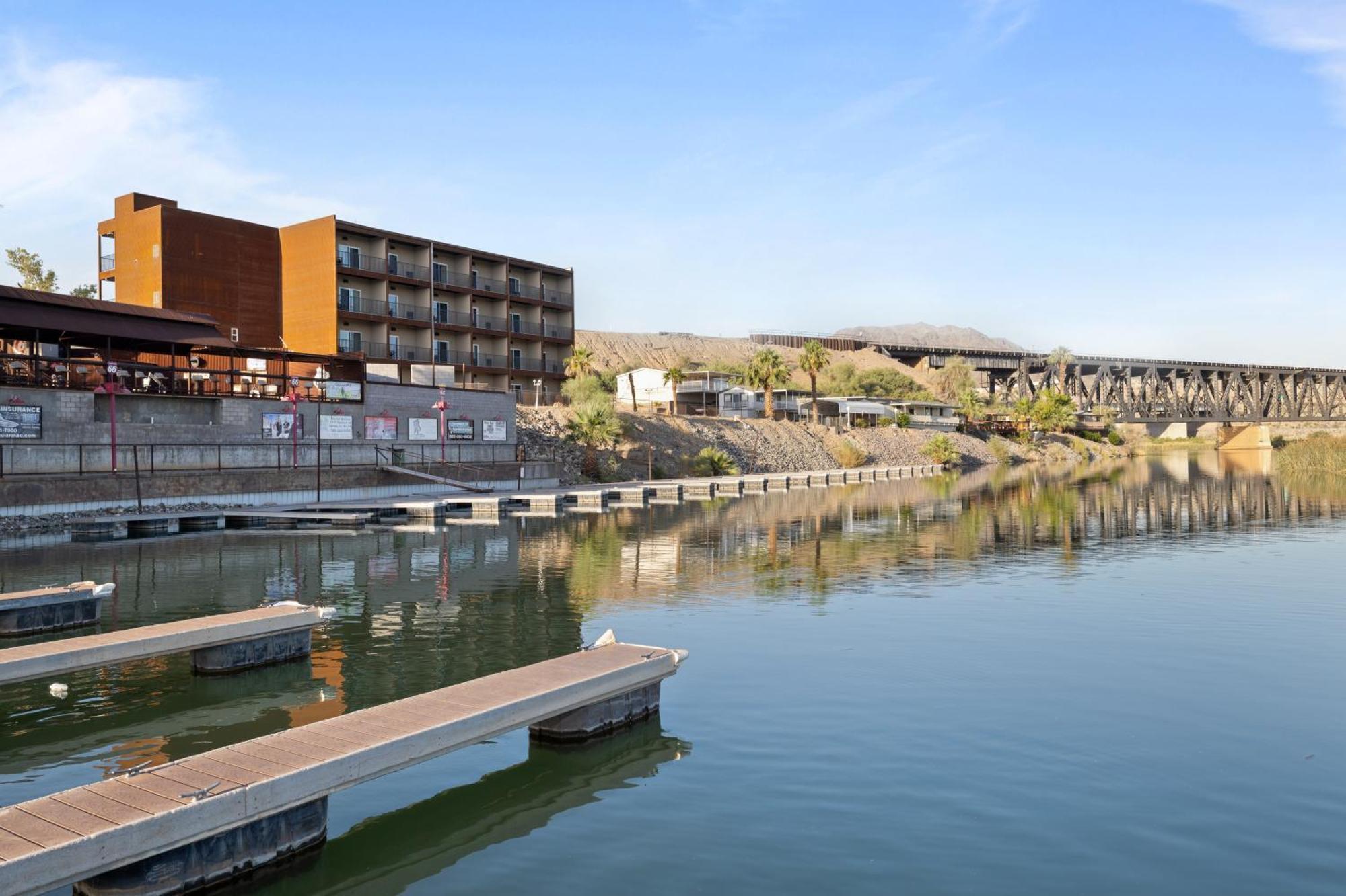 Topock66 Hotel Екстериор снимка